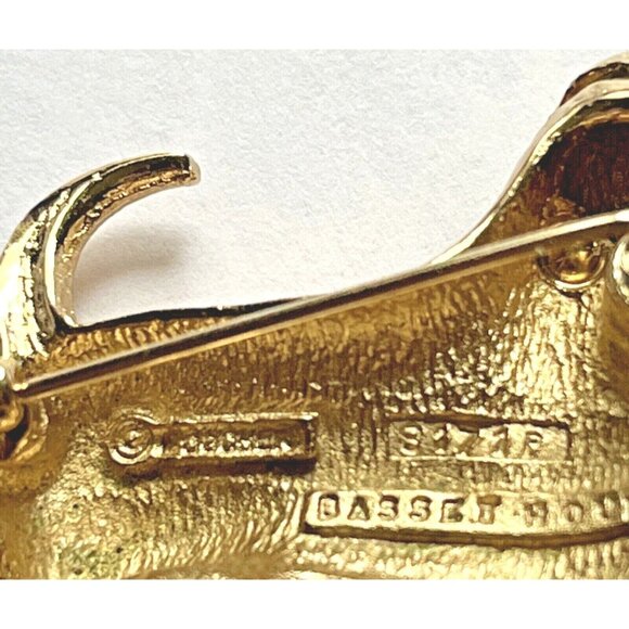 Marcel BOUCHER Basset Hound Figural Pin Brooch Gold Toned Signed Vintage - Picture 9 of 12